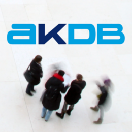 Teaserbild mit Logo AKDB und Symbolbild Bevölkerung